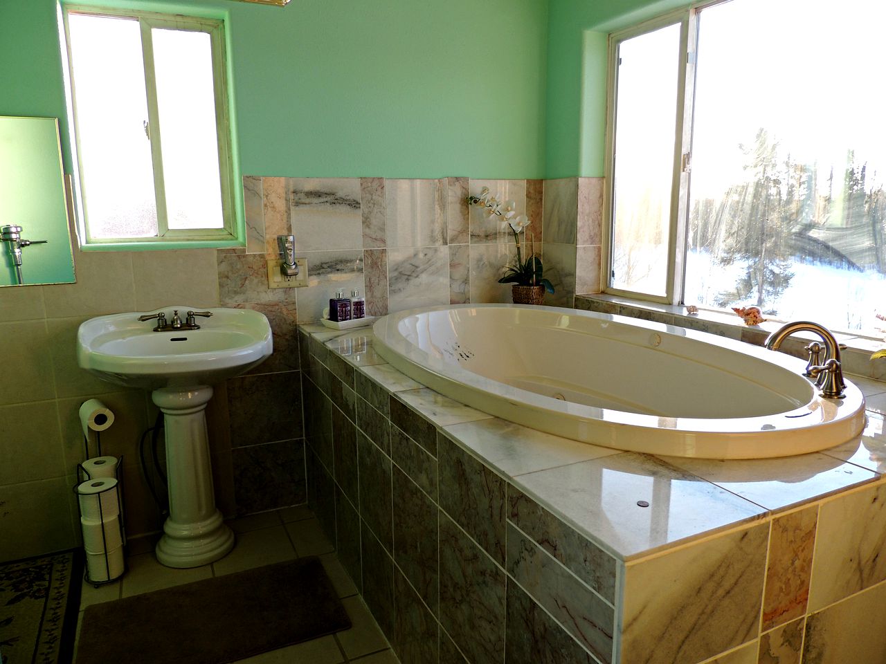 Romantic Getaway with Breakfast Included near the Susitna River, Alaska