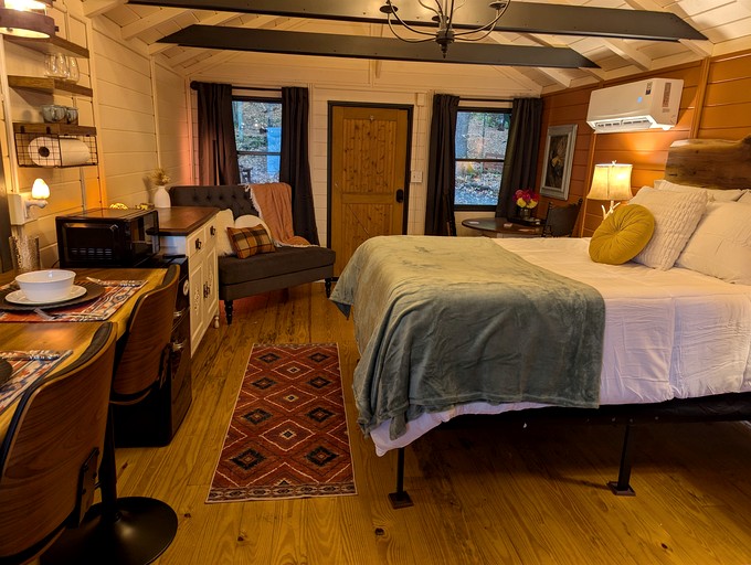 Cabins (United States of America, Black Mountain, North Carolina)