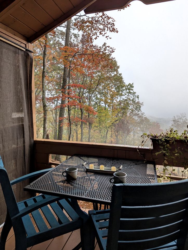 Peaceful Mountain Cabin with Long-Range Views near Black Mountain, North Carolina