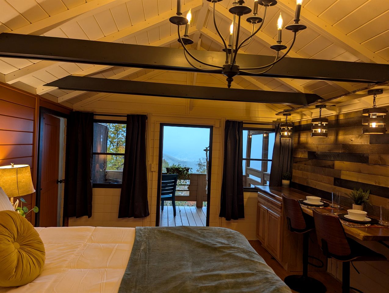 Peaceful Mountain Cabin with Long-Range Views near Black Mountain, North Carolina