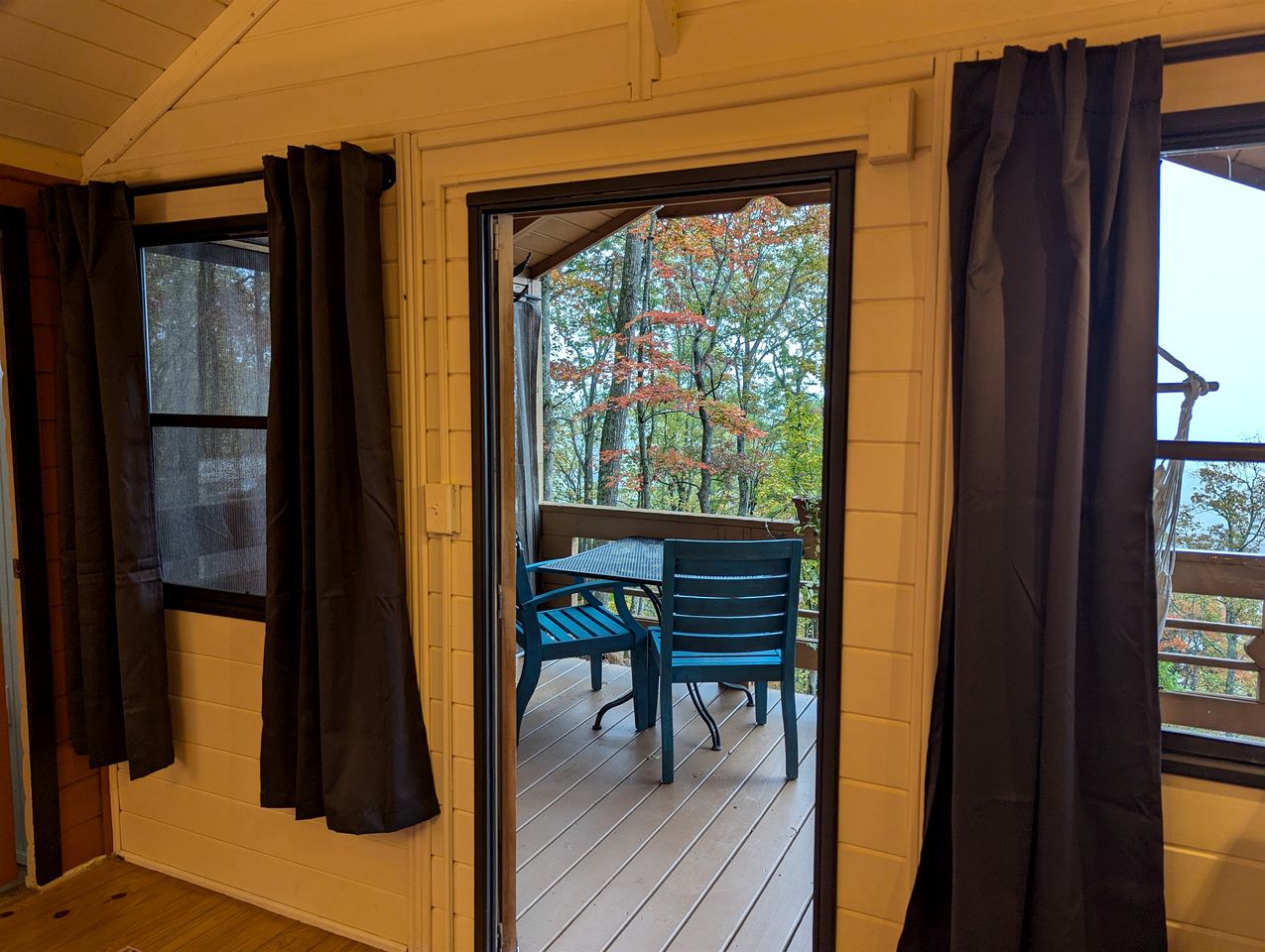 Peaceful Mountain Cabin with Long-Range Views near Black Mountain, North Carolina