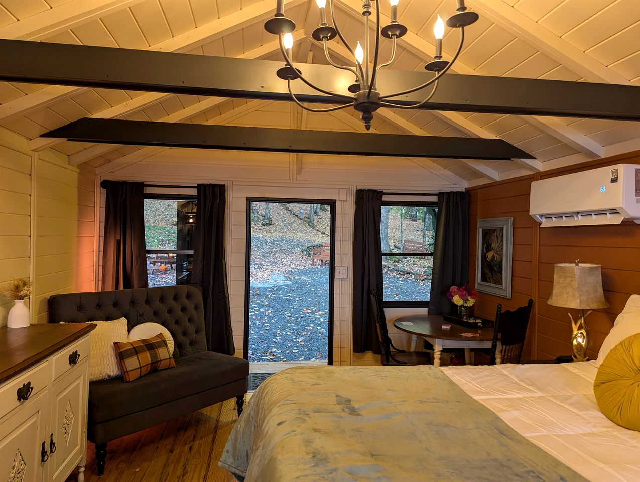 Peaceful Mountain Cabin with Long-Range Views near Black Mountain, North Carolina