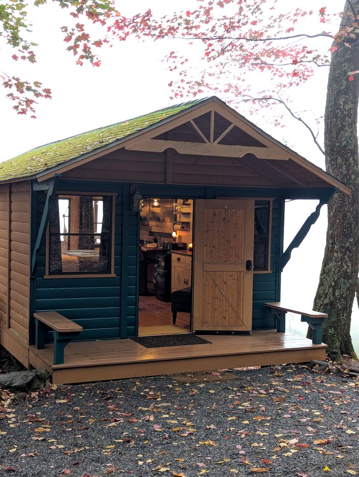 Peaceful Mountain Cabin with Long-Range Views near Black Mountain, North Carolina