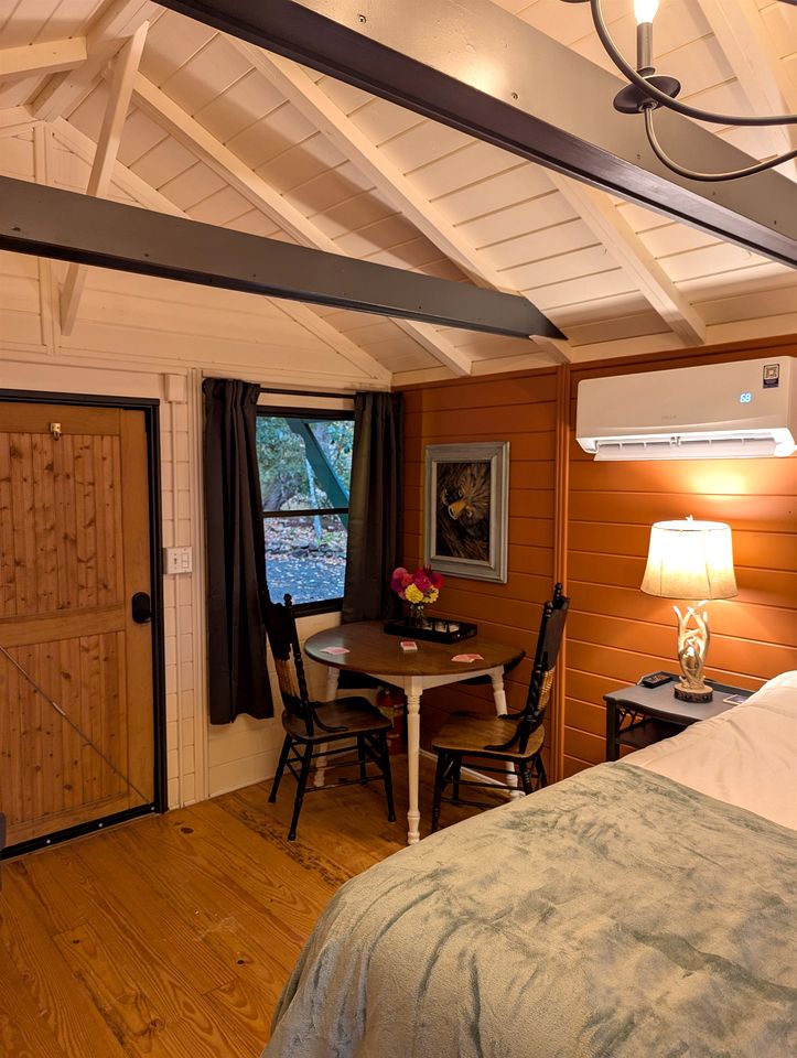 Peaceful Mountain Cabin with Long-Range Views near Black Mountain, North Carolina