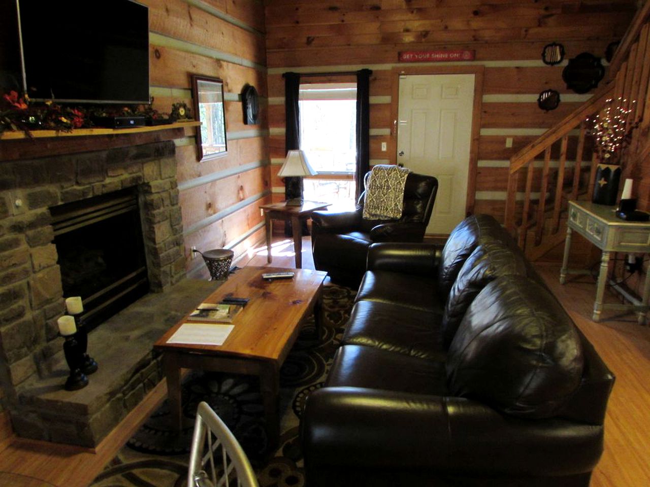 Traditional Woodland Cabin Rental with a Hot Tub in Gatlinburg, Tennessee
