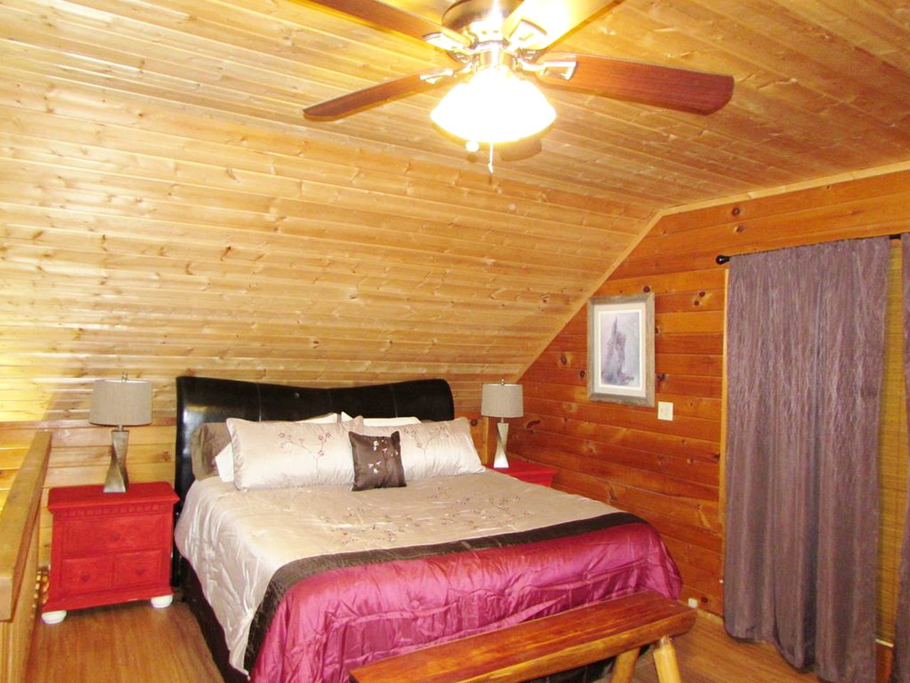 Traditional Woodland Cabin Rental with a Hot Tub in Gatlinburg, Tennessee