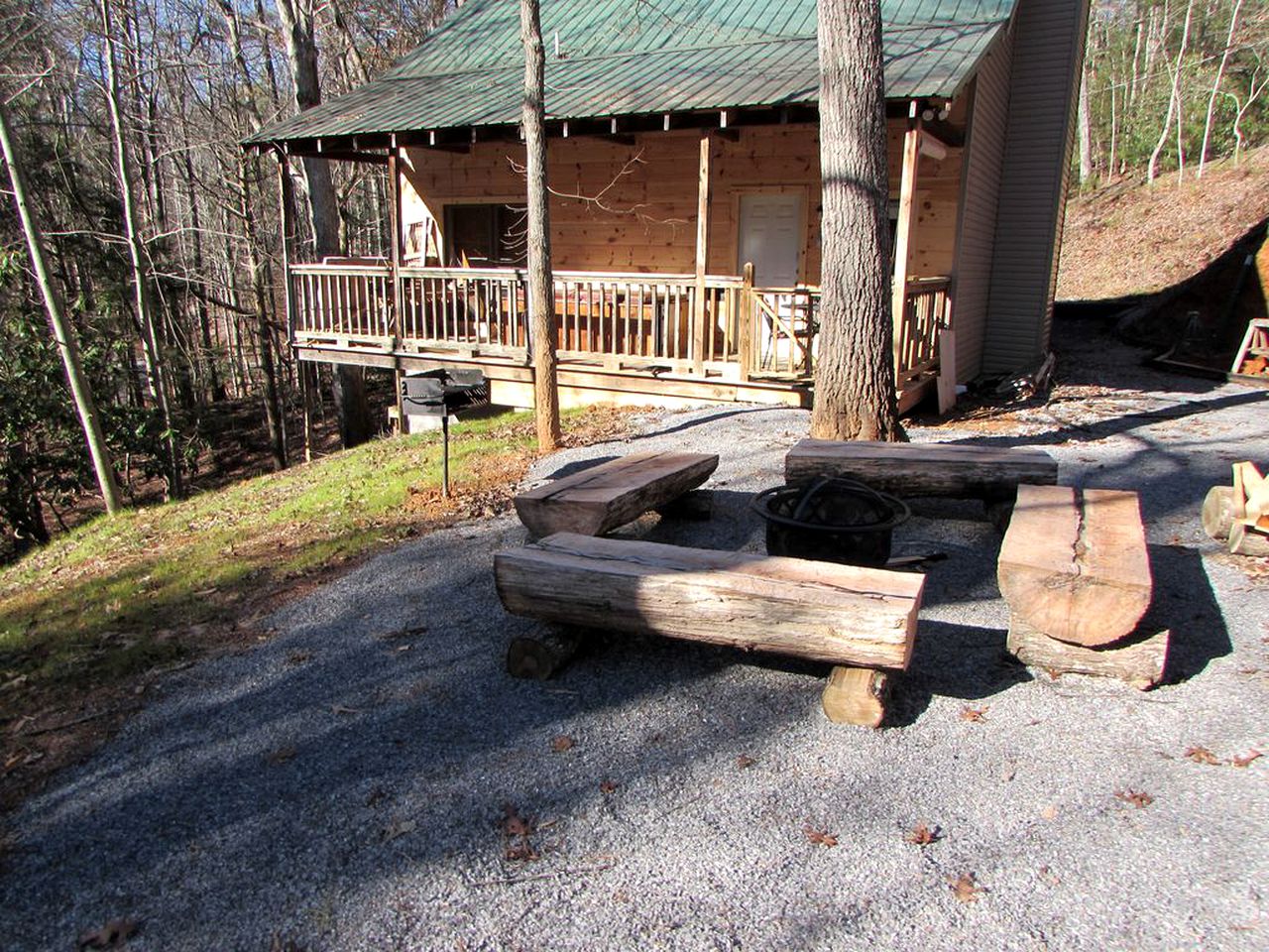 Traditional Woodland Cabin Rental with a Hot Tub in Gatlinburg, Tennessee
