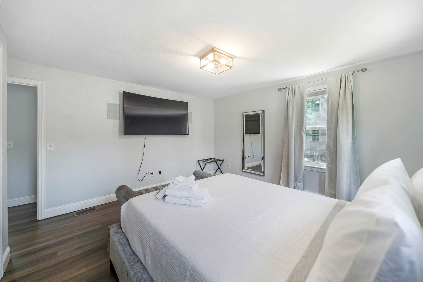 Family Vacation Rental Near Old Silver Beach, Massachusetts