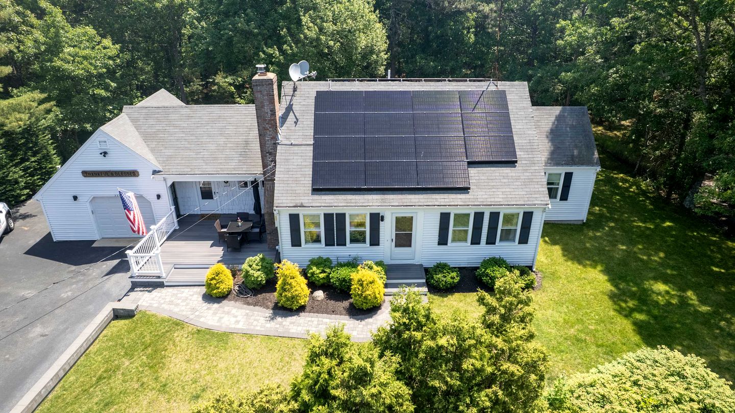 Family Vacation Rental Near Old Silver Beach, Massachusetts