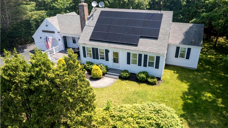 Beachfront Bliss – 4BR Getaway in Falmouth, MA