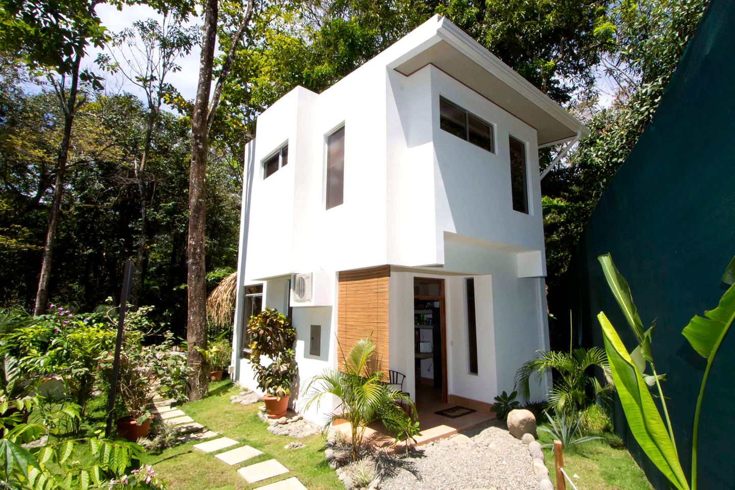 Luxury Beachfront Villa Rental with Private Pool in Manuel Antonio, Costa Rica