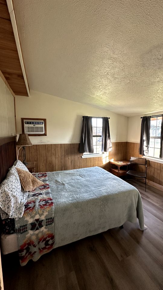 Family Bonding in Nature: Pet-Friendly Cabin Weekend Getaway in Texas
