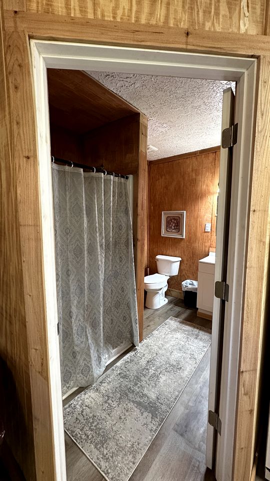 Family Bonding in Nature: Pet-Friendly Cabin Weekend Getaway in Texas