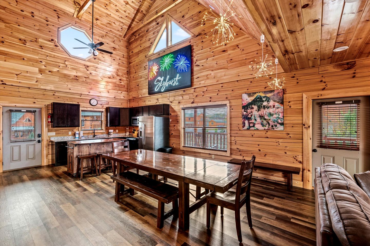 Family Cabin with Indoor Pool, Hot-Tub and Pool Table in Tennessee