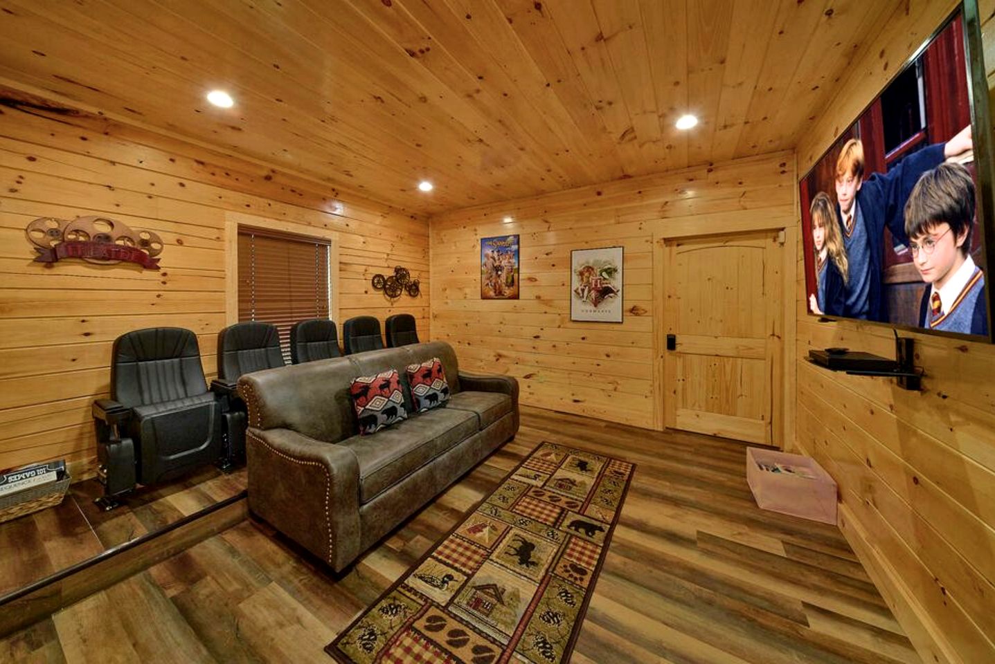 Family Cabin with Indoor Pool, Hot-Tub and Pool Table in Tennessee