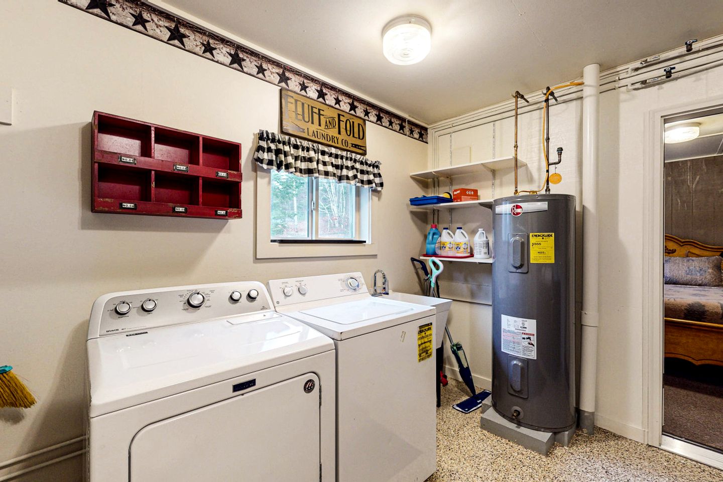 Family Cabin Near the Lake with BBQ in Maine