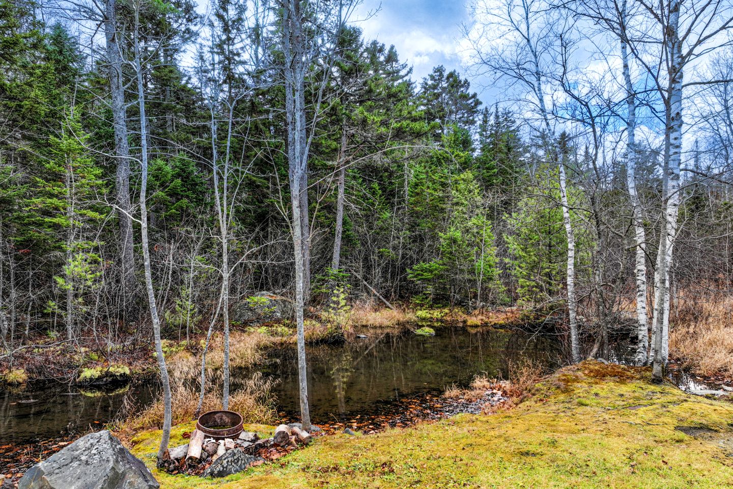 Family Cabin Near the Lake with BBQ in Maine
