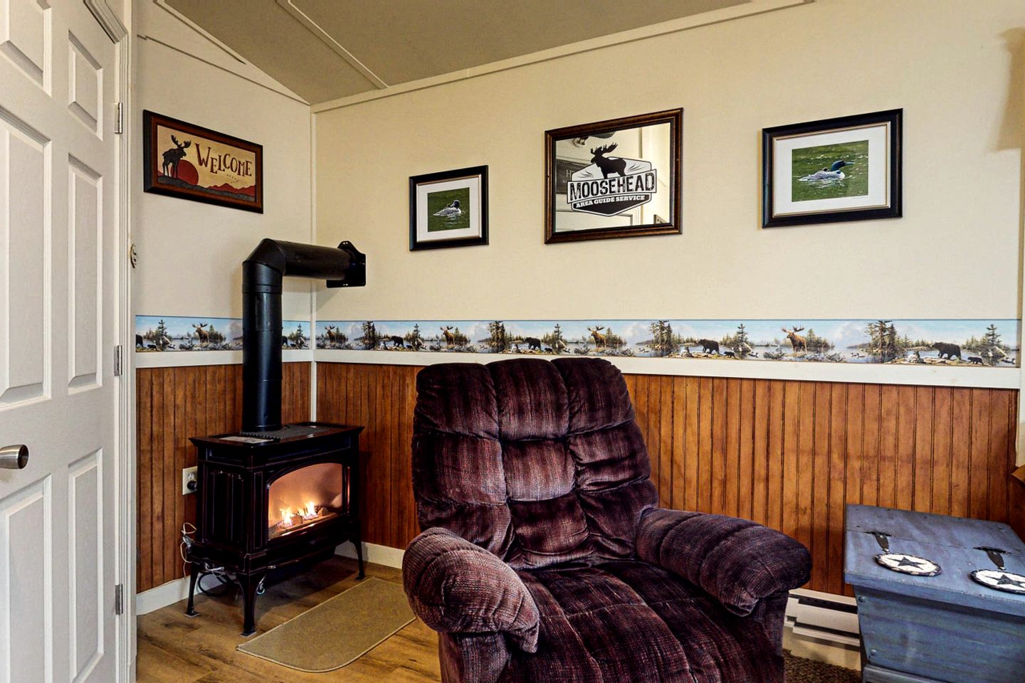 Family Cabin Near the Lake with BBQ in Maine