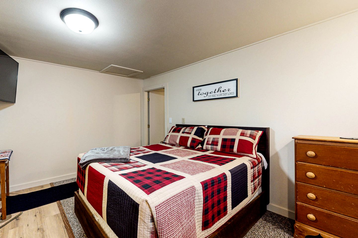 Family Cabin Near the Lake with BBQ in Maine