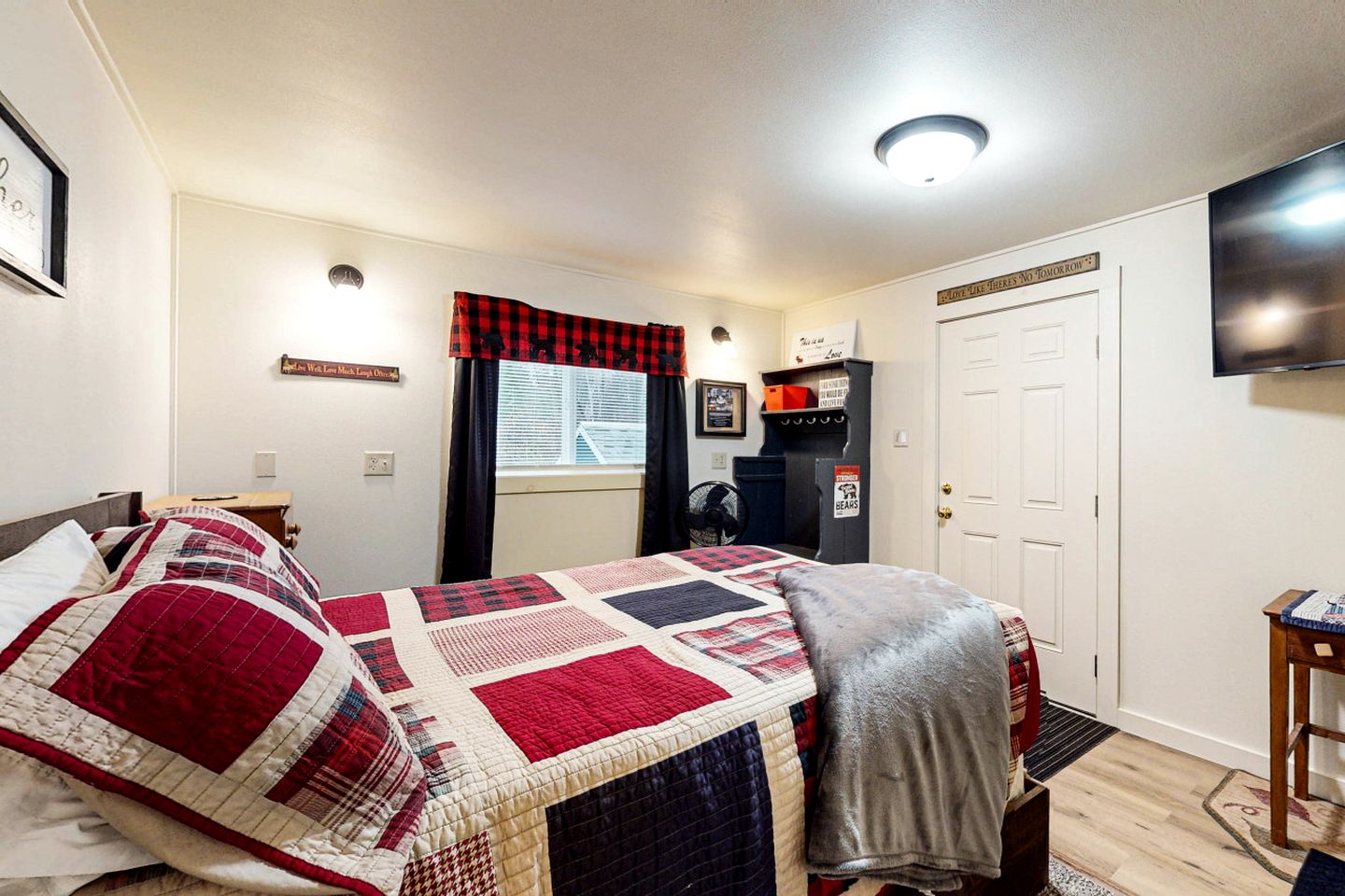 Family Cabin Near the Lake with BBQ in Maine