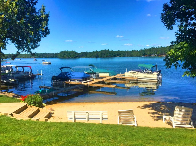 Cabins (West Branch, Michigan, United States)