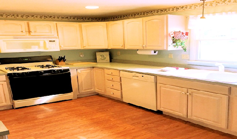 Cabins (West Branch, Michigan, United States)