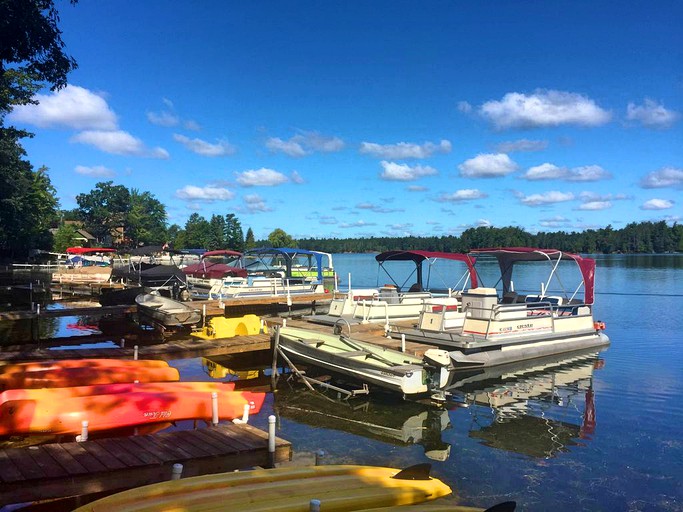 Cabins (West Branch, Michigan, United States)