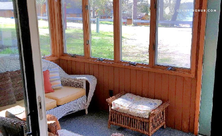 Cabins (West Branch, Michigan, United States)