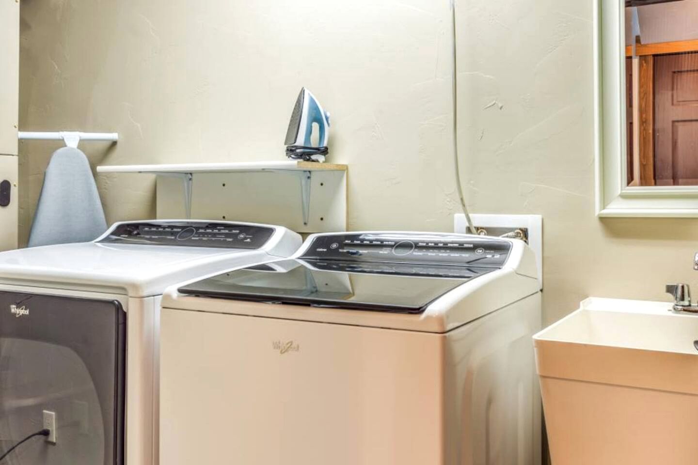 Lovely Family Cabin Rental for an Outdoor Getaway near Whitefish, Montana