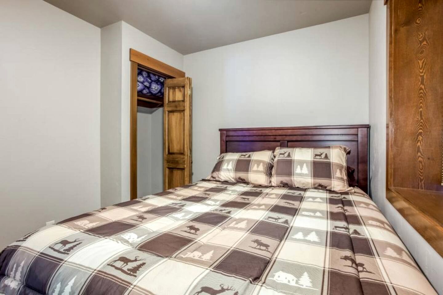 Lovely Family Cabin Rental for an Outdoor Getaway near Whitefish, Montana