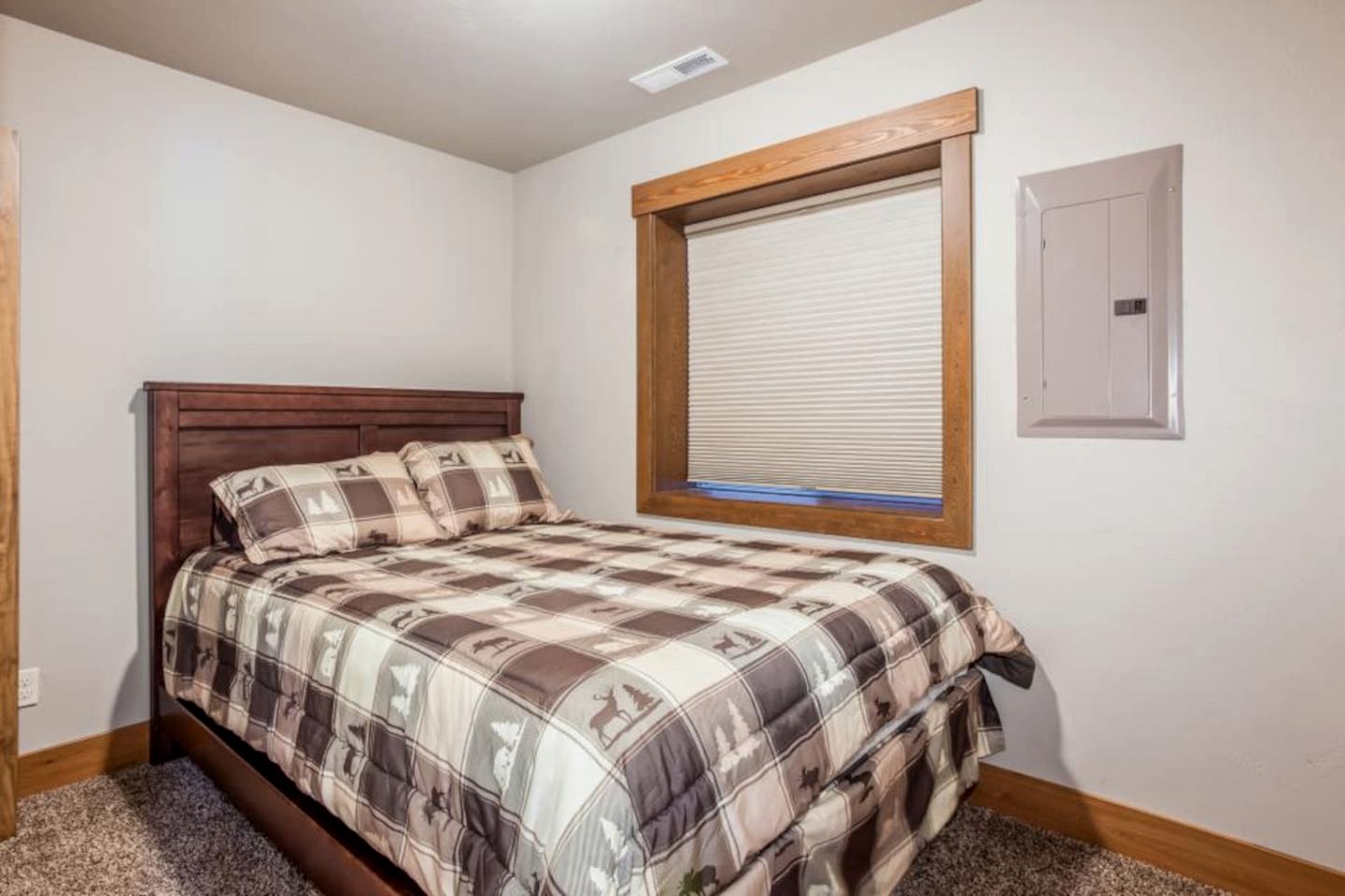 Lovely Family Cabin Rental for an Outdoor Getaway near Whitefish, Montana