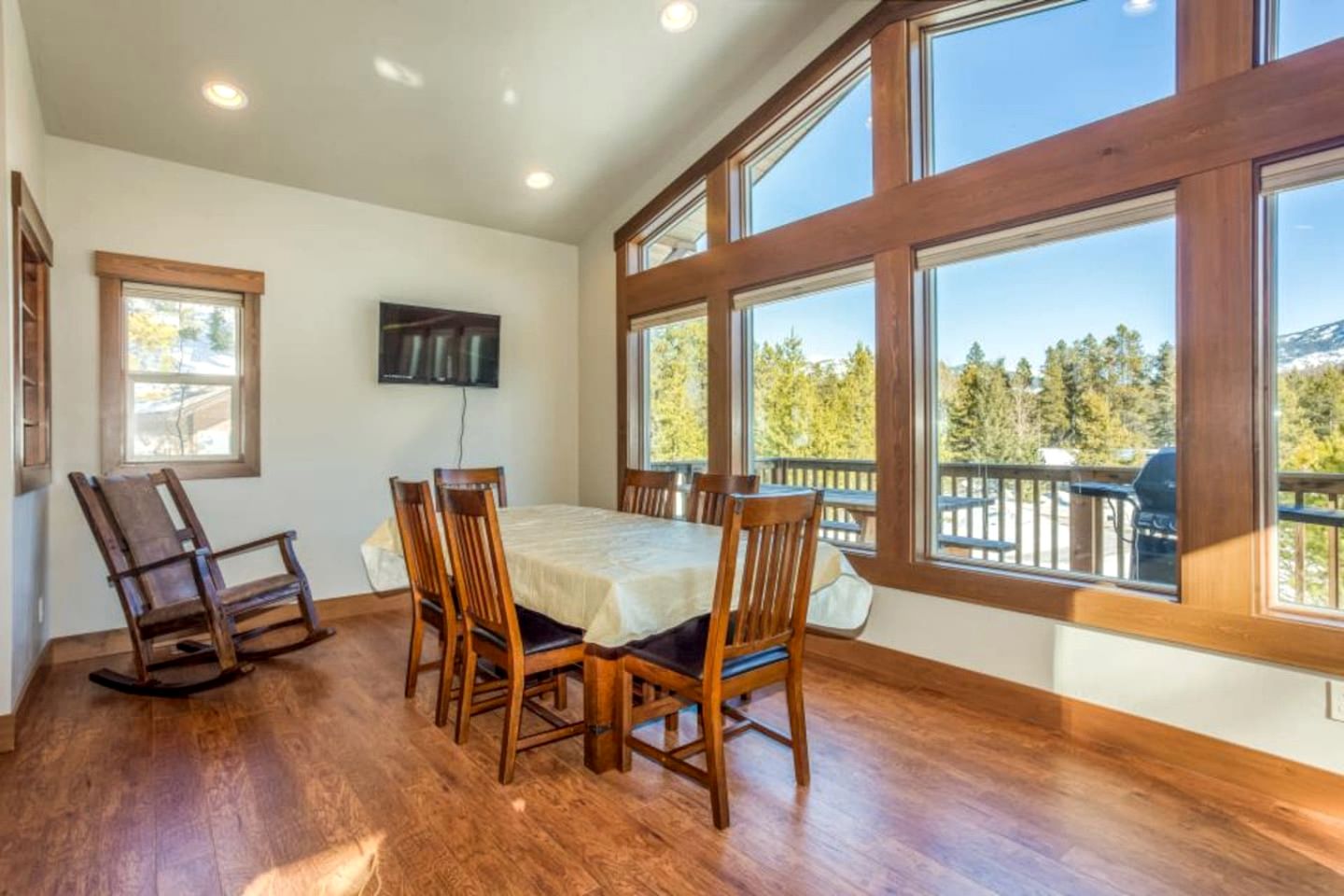 Lovely Family Cabin Rental for an Outdoor Getaway near Whitefish, Montana