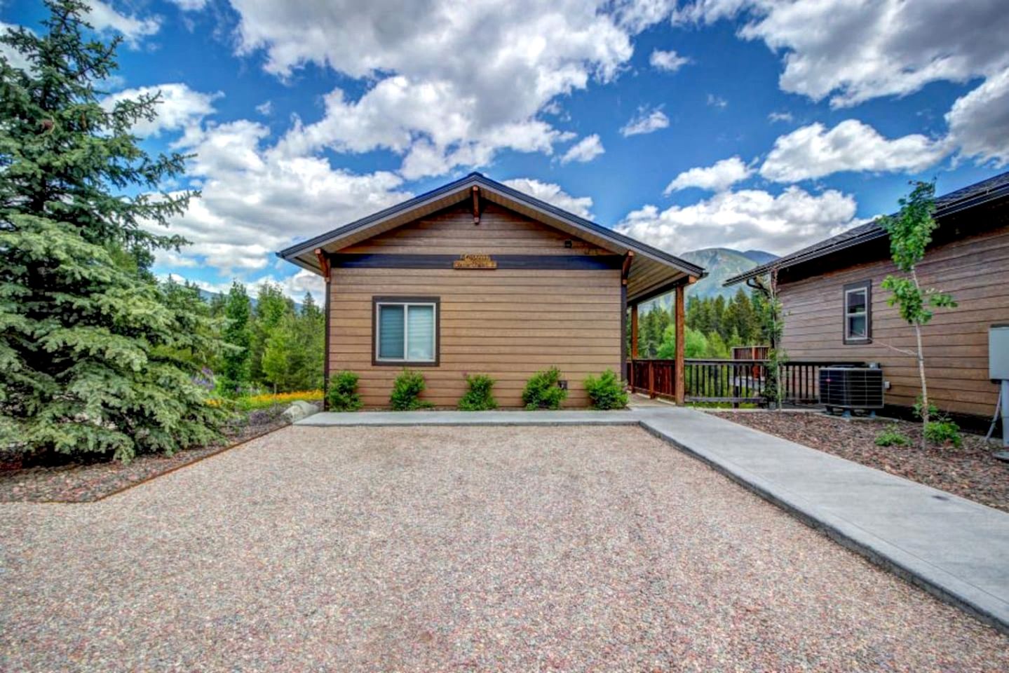 Lovely Family Cabin Rental for an Outdoor Getaway near Whitefish, Montana
