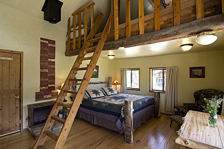 Log Cabins (Boulder, Utah, United States)