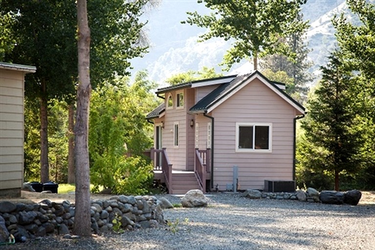 Cottages (United States of America, Big Flat, California)