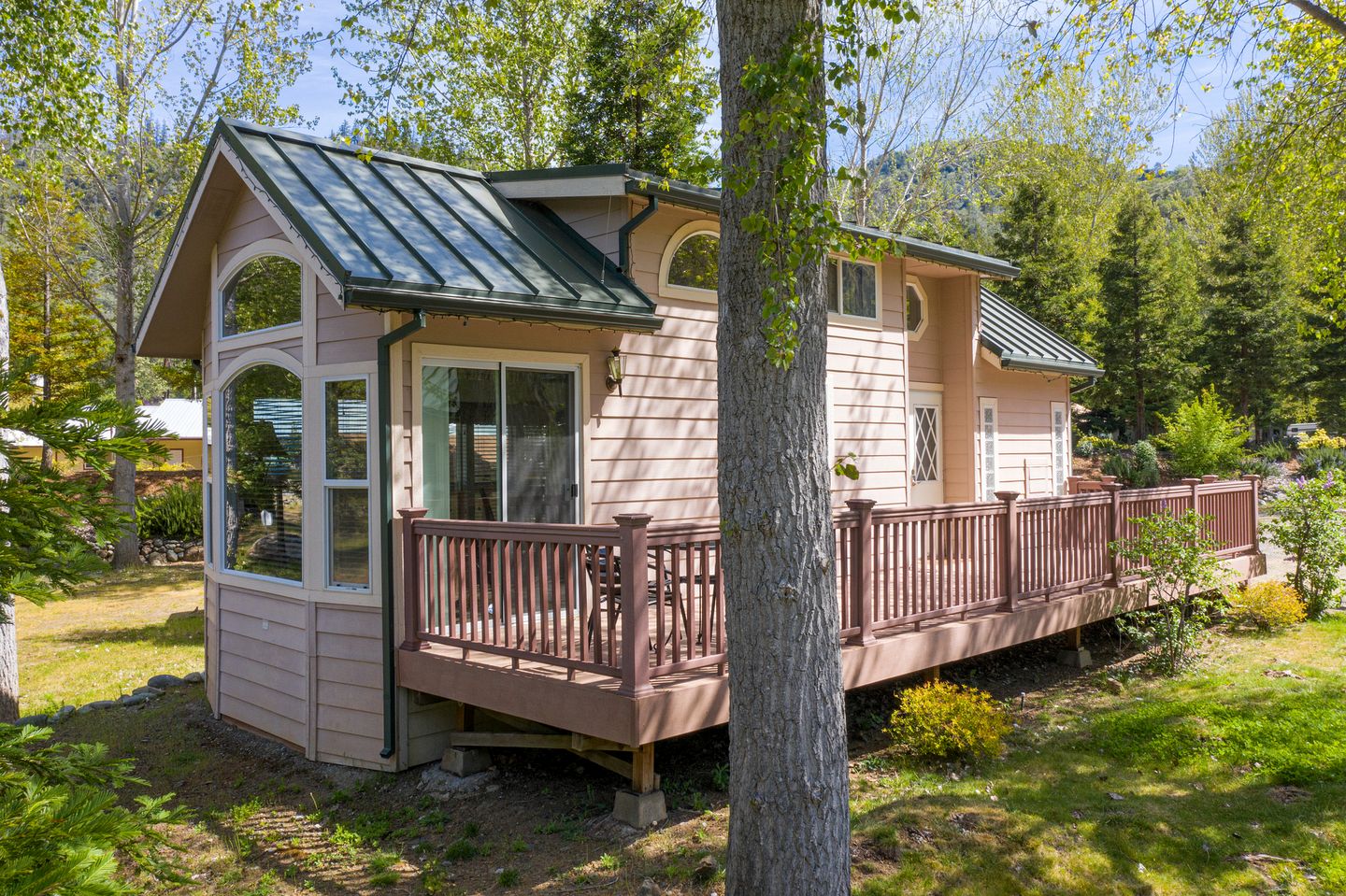 Cottages (United States of America, Big Flat, California)