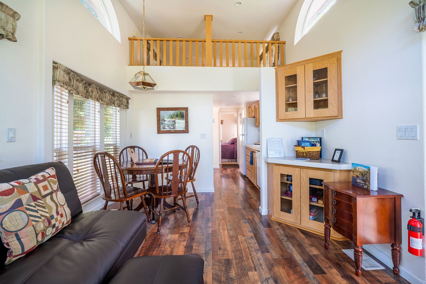 Family-Size Cottage with Trinity River Views in California