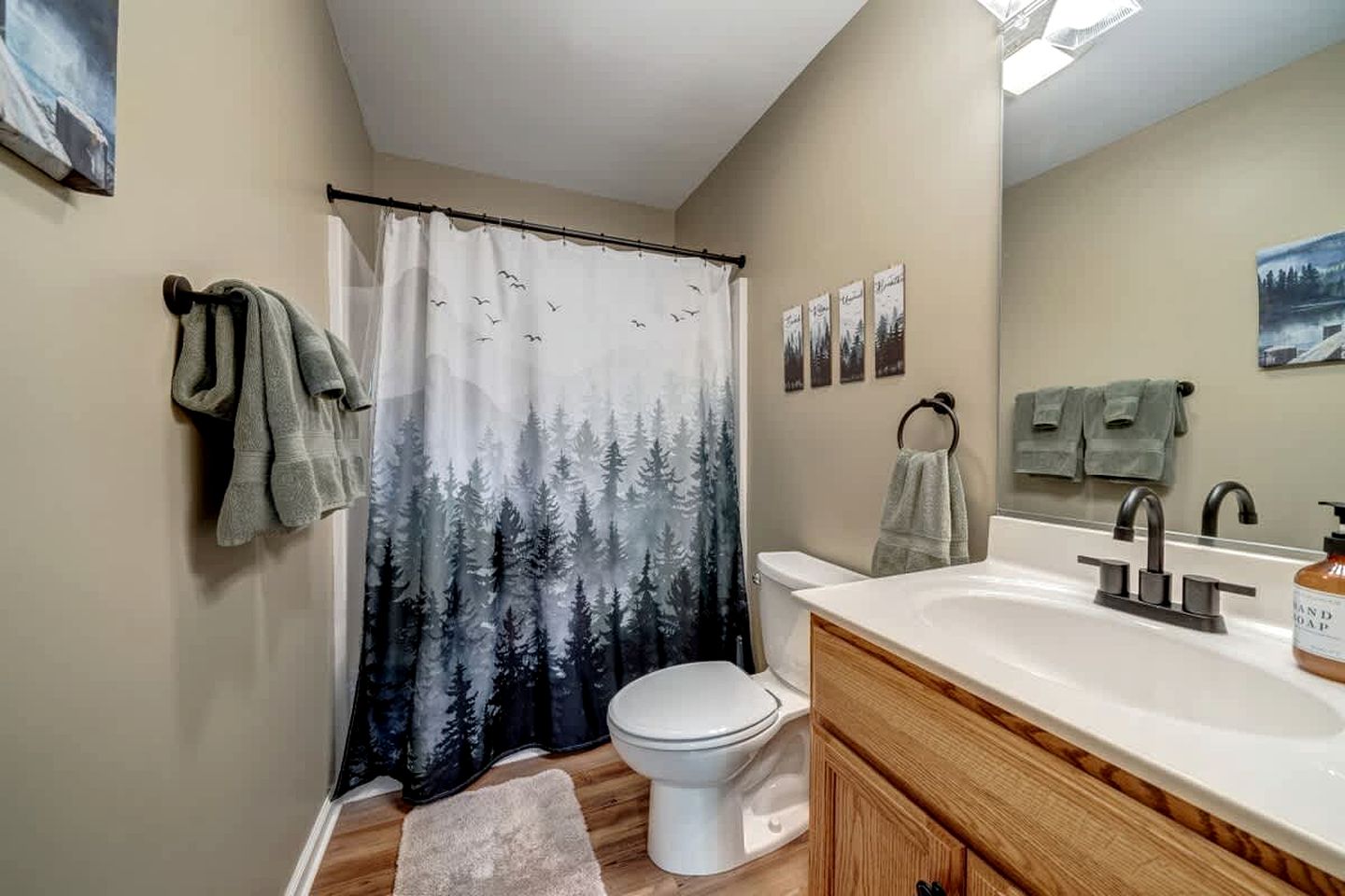 Luxury Cabin with Kayaking and a Hot Tub near Cacapon Resort State Park, Perfect for a Family Escape to the Mountains of West Virginia