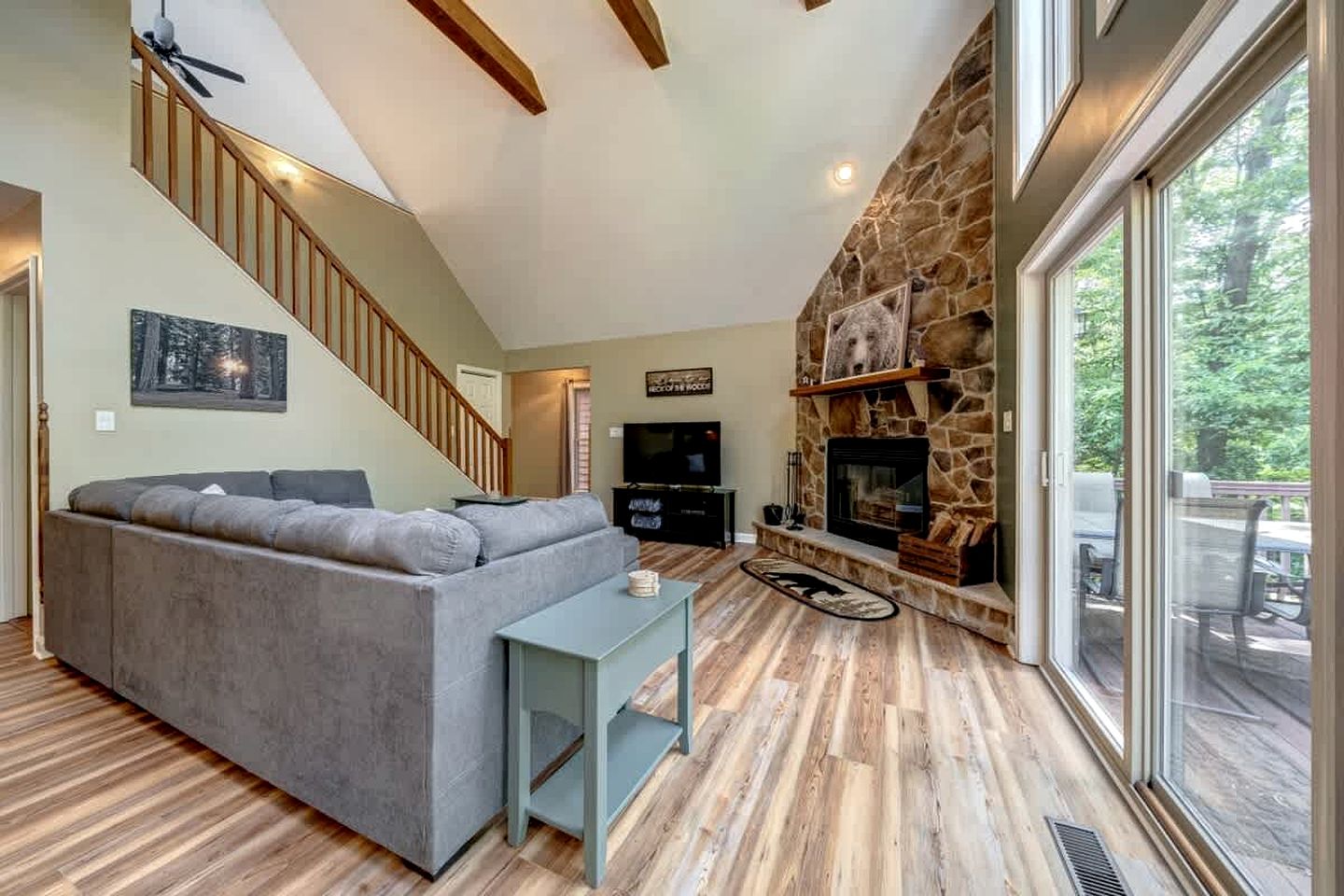 Luxury Cabin with Kayaking and a Hot Tub near Cacapon Resort State Park, Perfect for a Family Escape to the Mountains of West Virginia