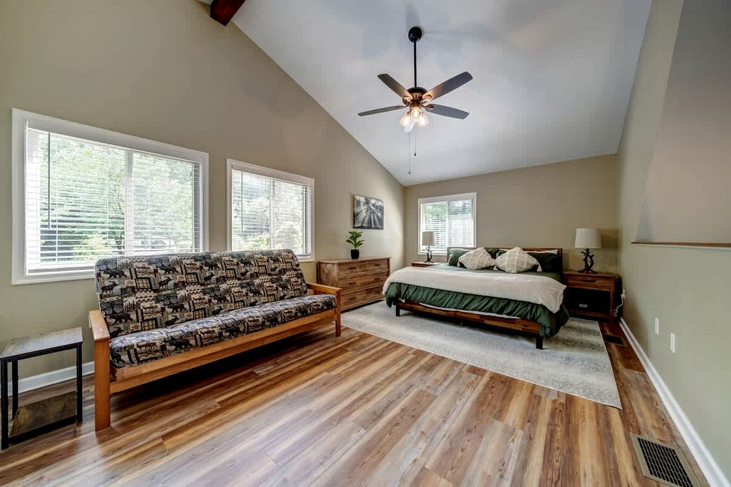Luxury Cabin with Kayaking and a Hot Tub near Cacapon Resort State Park, Perfect for a Family Escape to the Mountains of West Virginia