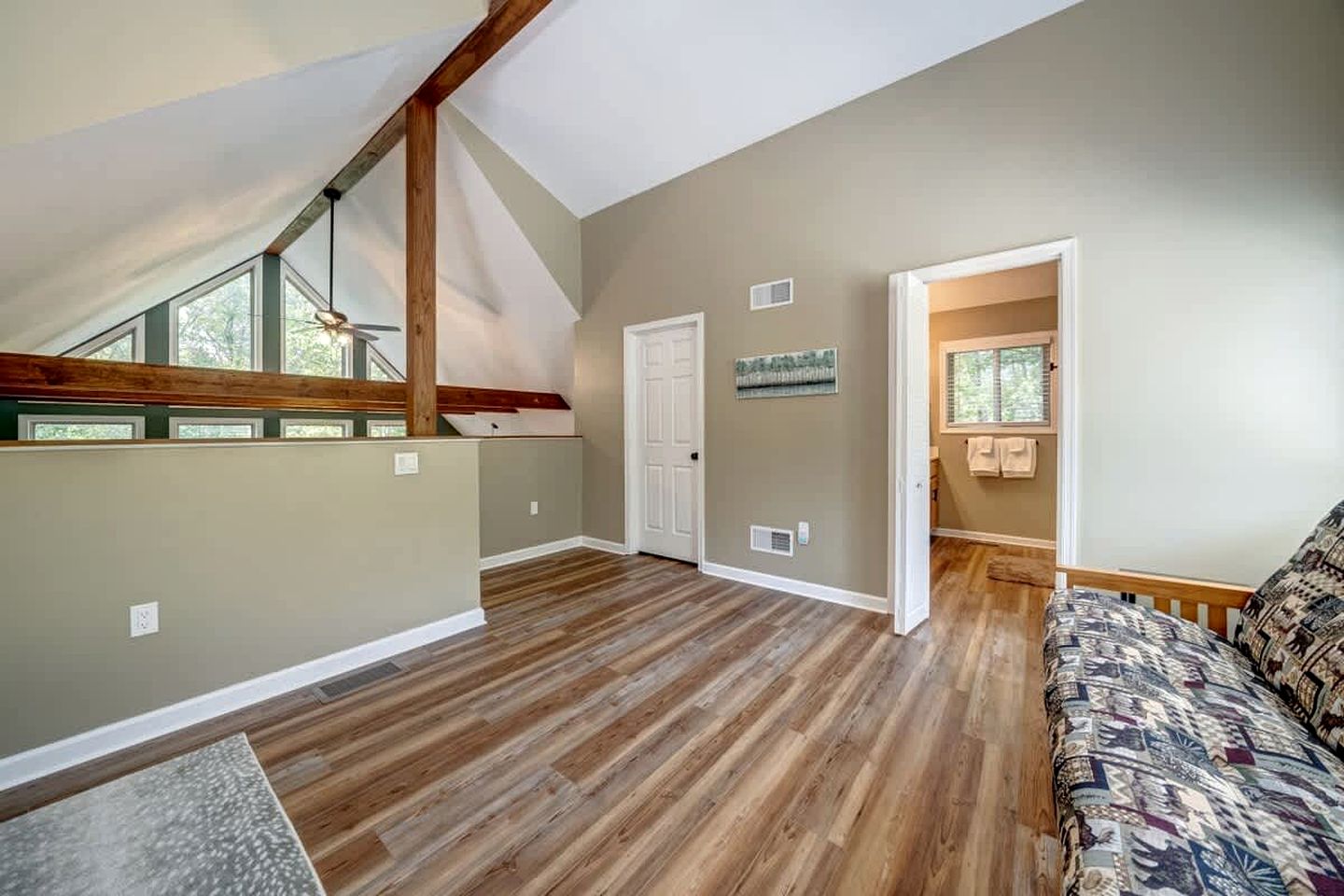 Luxury Cabin with Kayaking and a Hot Tub near Cacapon Resort State Park, Perfect for a Family Escape to the Mountains of West Virginia