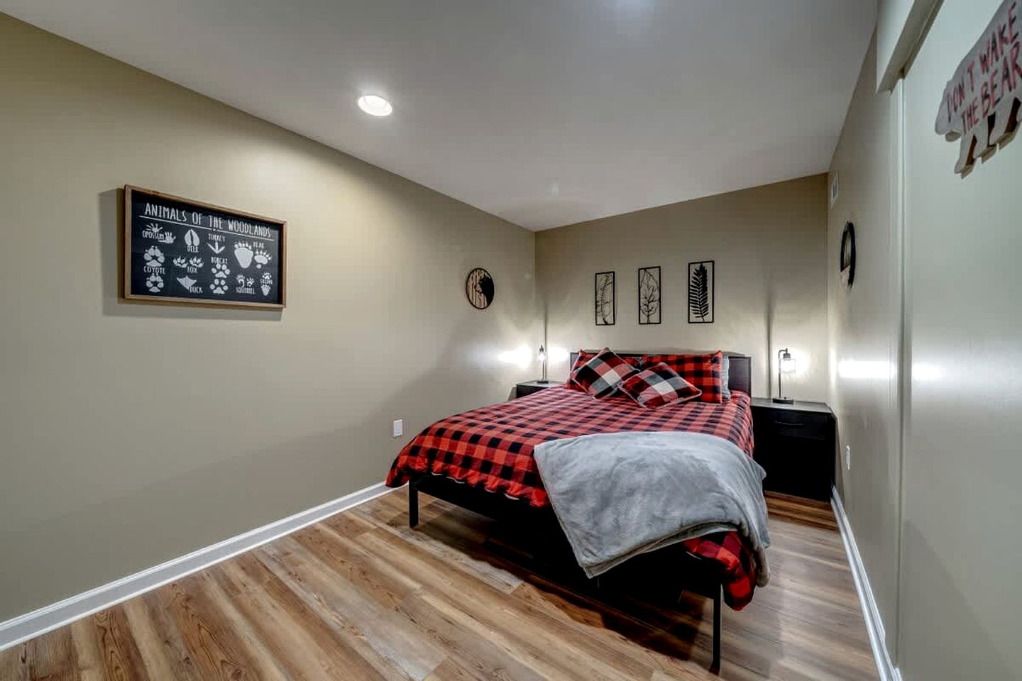 Luxury Cabin with Kayaking and a Hot Tub near Cacapon Resort State Park, Perfect for a Family Escape to the Mountains of West Virginia