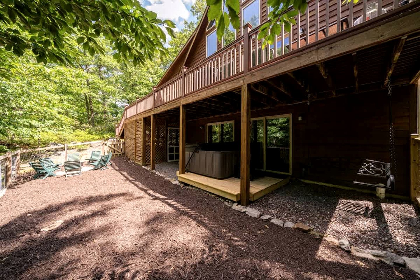 Luxury Cabin with Kayaking and a Hot Tub near Cacapon Resort State Park, Perfect for a Family Escape to the Mountains of West Virginia