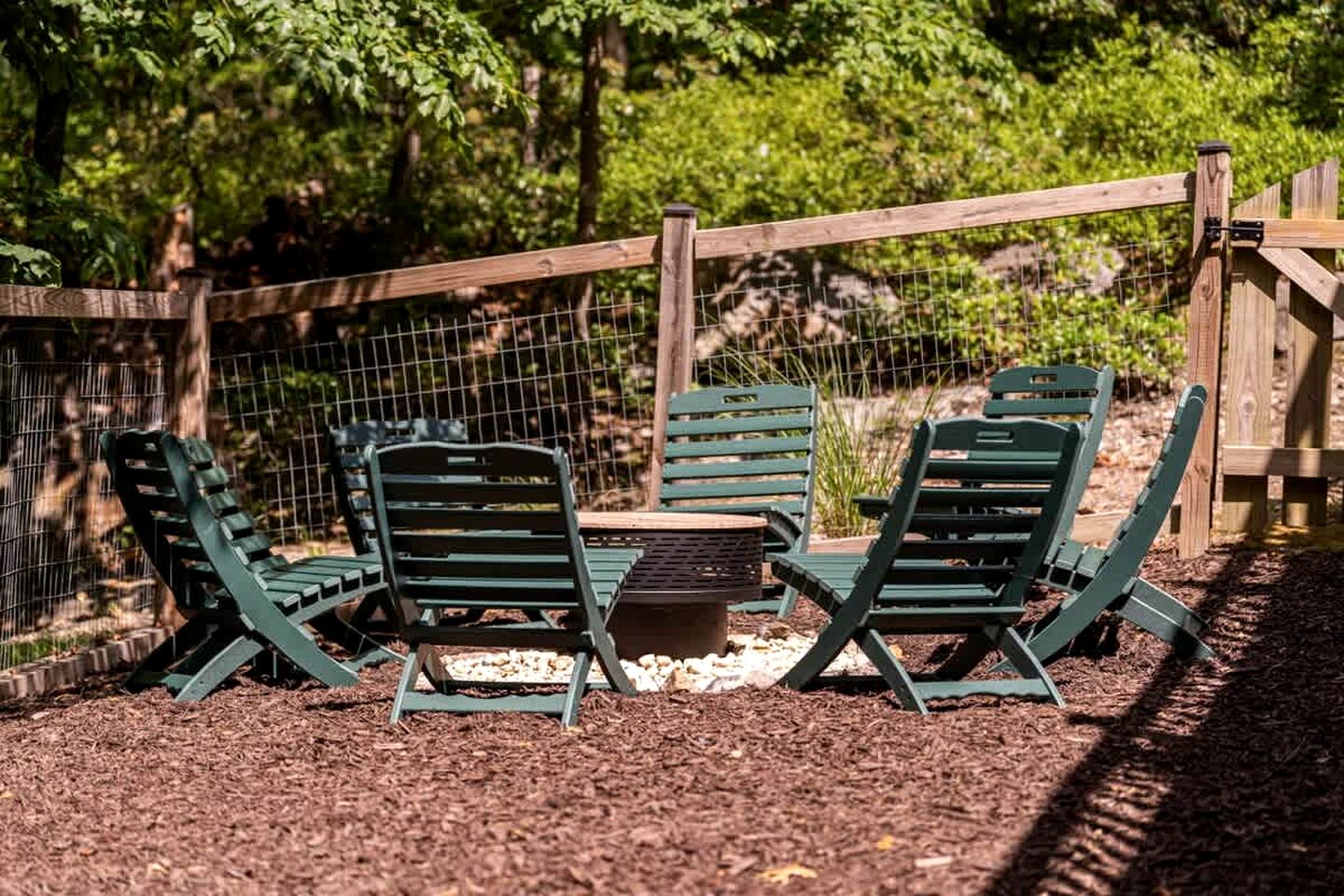 Luxury Cabin with Kayaking and a Hot Tub near Cacapon Resort State Park, Perfect for a Family Escape to the Mountains of West Virginia