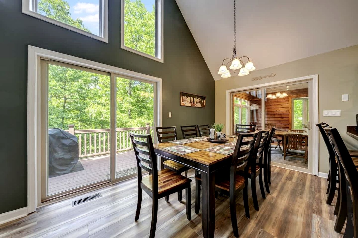 Luxury Cabin with Kayaking and a Hot Tub near Cacapon Resort State Park, Perfect for a Family Escape to the Mountains of West Virginia