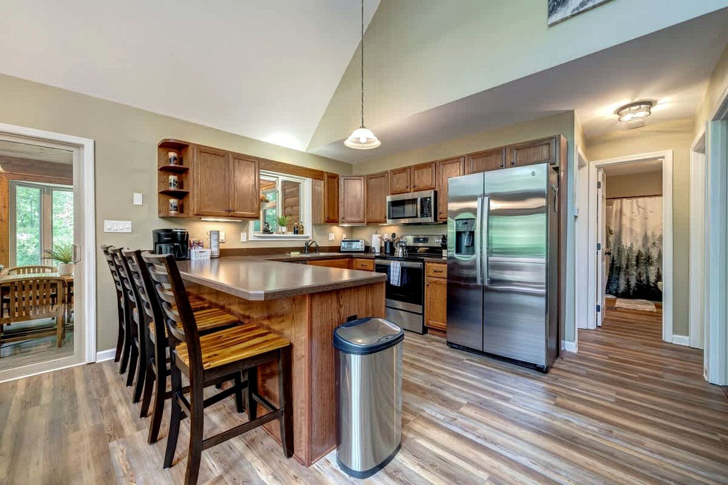 Luxury Cabin with Kayaking and a Hot Tub near Cacapon Resort State Park, Perfect for a Family Escape to the Mountains of West Virginia