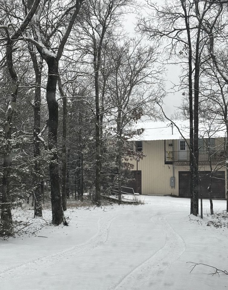 Incredible Spacious Rental with Fantastic Activities for an Unforgettable Family Adventure by the Lake in Cookson, Oklahoma