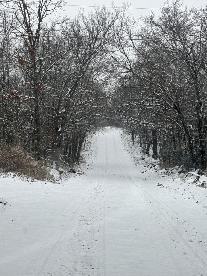 Incredible Spacious Rental with Fantastic Activities for an Unforgettable Family Adventure by the Lake in Cookson, Oklahoma