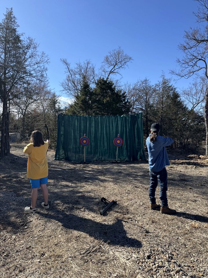 Incredible Spacious Rental with Fantastic Activities for an Unforgettable Family Adventure by the Lake in Cookson, Oklahoma