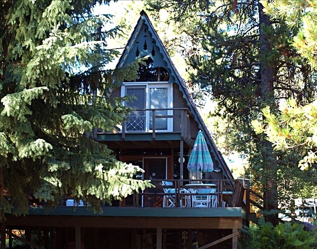 A-Frame Cabins (Payette Lake, Idaho, United States)